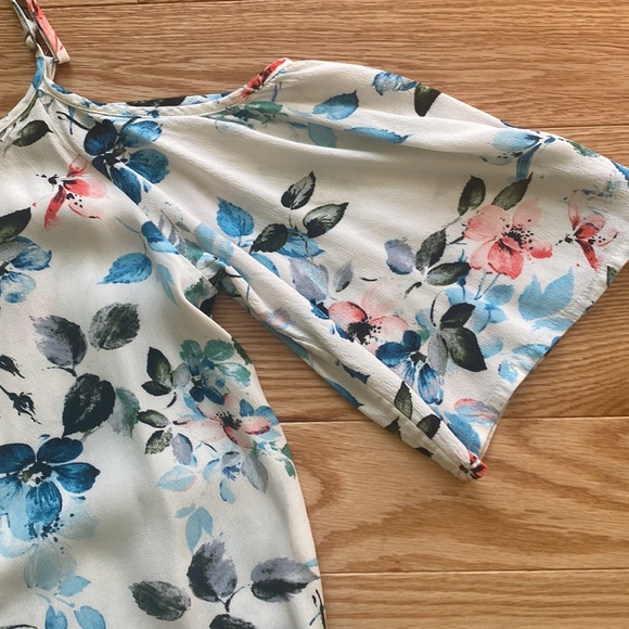 Pretty summer top. - Picture 6 of 10